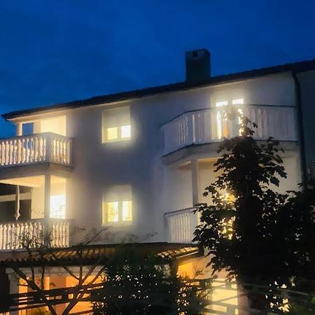 Apartments Basic Sveti Anton 88 Malinska Eksteriør bilde