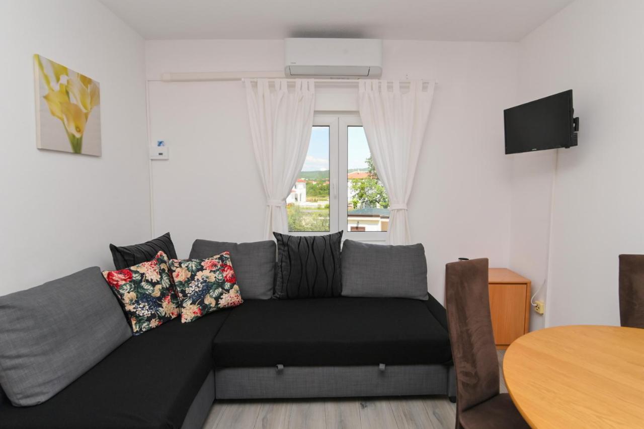 Apartments Basic Sveti Anton 88 Malinska Eksteriør bilde