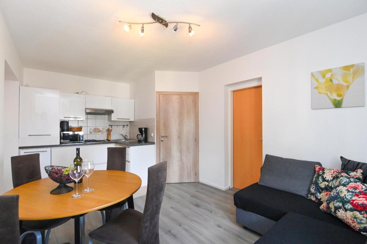 Apartments Basic Sveti Anton 88 Malinska Eksteriør bilde