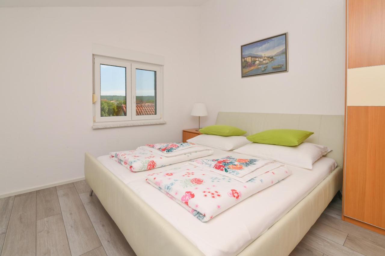 Apartments Basic Sveti Anton 88 Malinska Eksteriør bilde