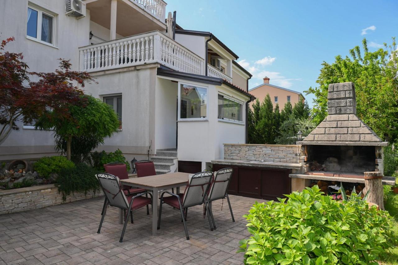 Apartments Basic Sveti Anton 88 Malinska Eksteriør bilde