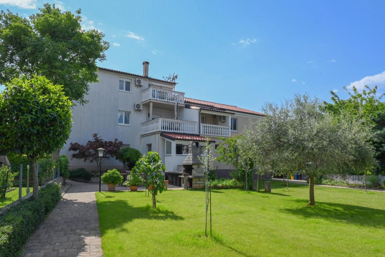 Apartments Basic Sveti Anton 88 Malinska Eksteriør bilde