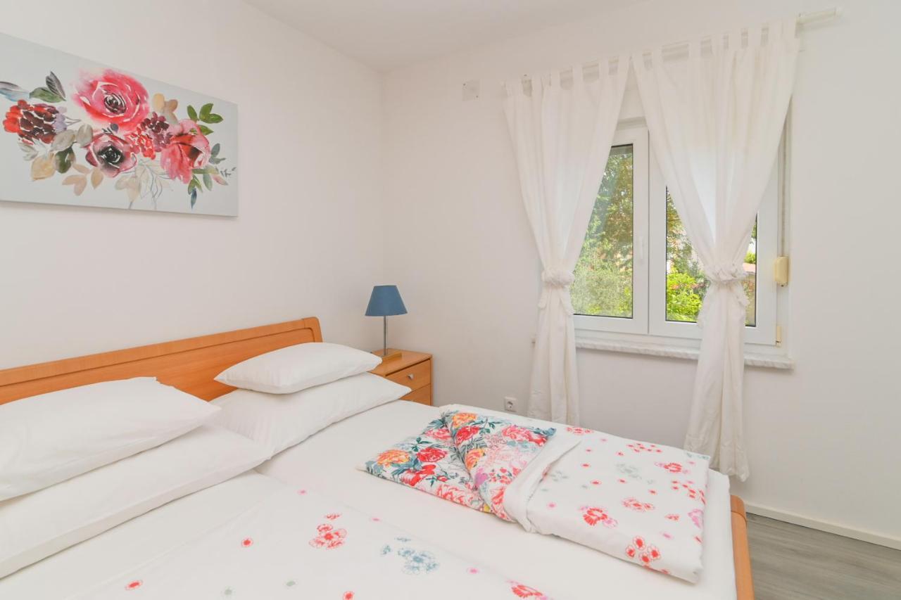 Apartments Basic Sveti Anton 88 Malinska Eksteriør bilde