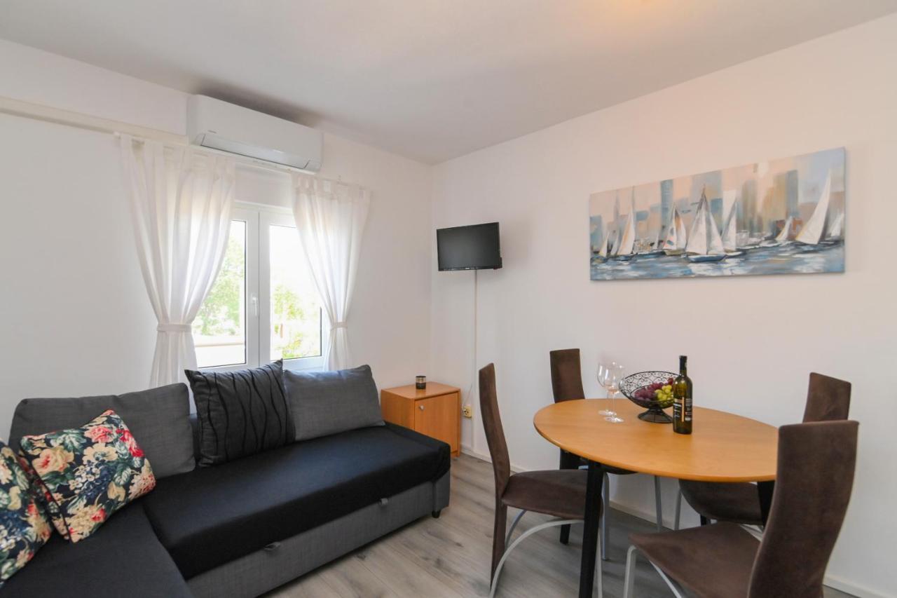 Apartments Basic Sveti Anton 88 Malinska Eksteriør bilde