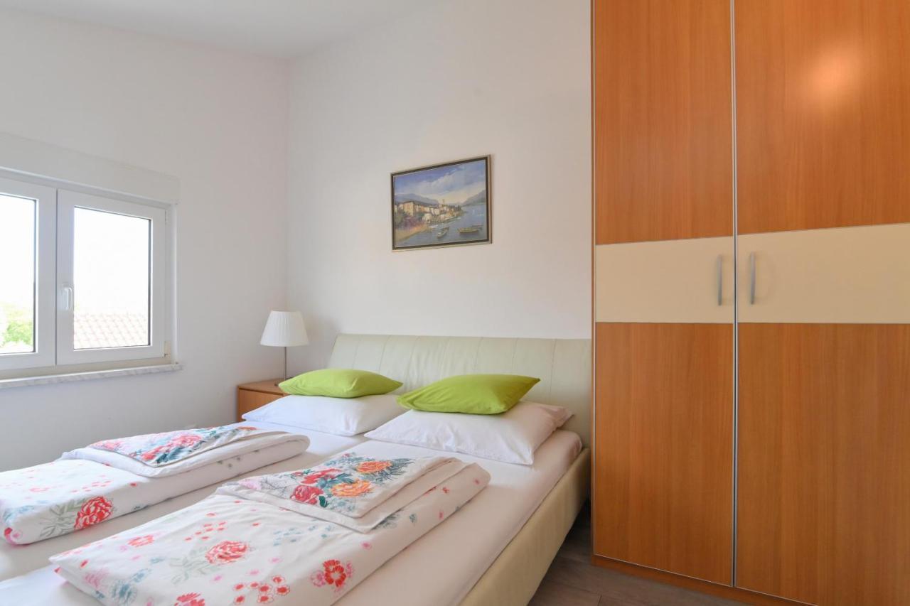 Apartments Basic Sveti Anton 88 Malinska Eksteriør bilde