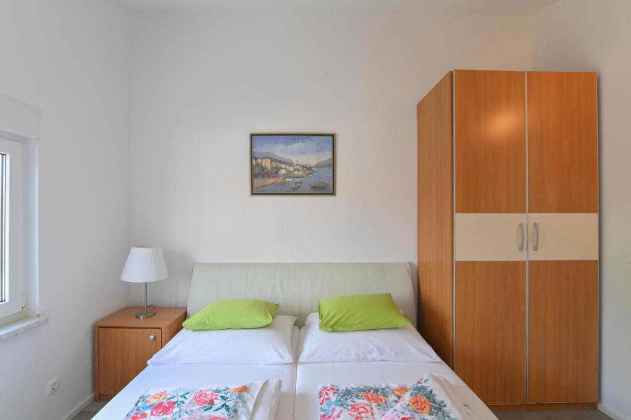 Apartments Basic Sveti Anton 88 Malinska Eksteriør bilde