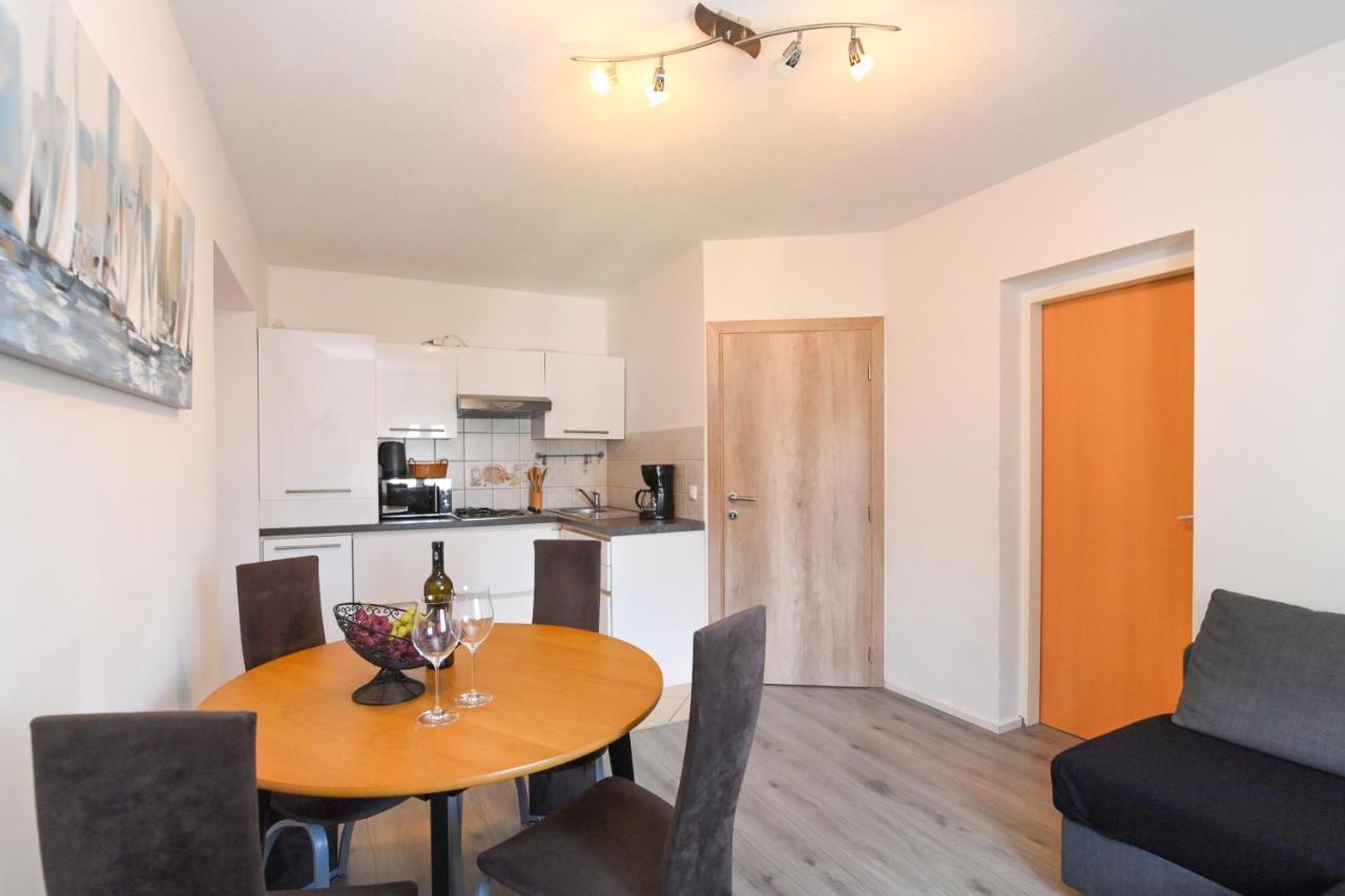 Apartments Basic Sveti Anton 88 Malinska Eksteriør bilde