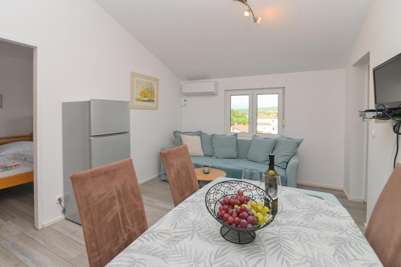 Apartments Basic Sveti Anton 88 Malinska Eksteriør bilde