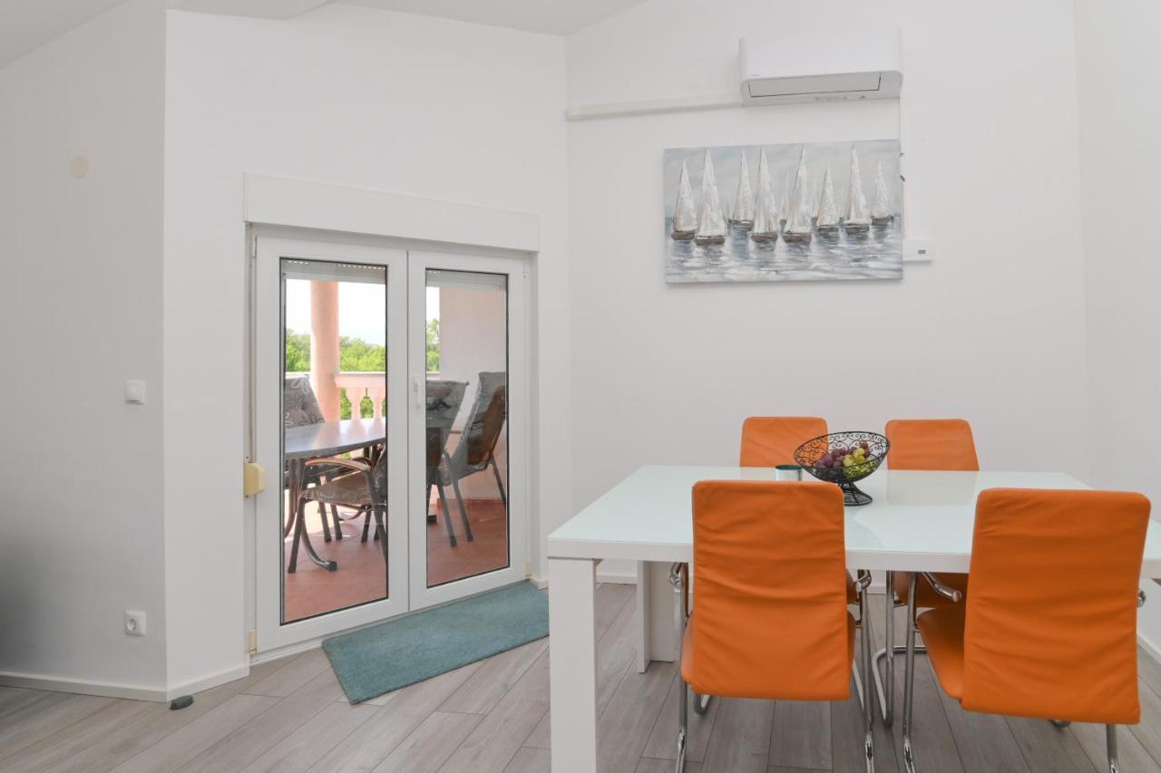 Apartments Basic Sveti Anton 88 Malinska Eksteriør bilde